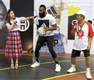 NBA年度最有價值火箭球星「大鬍子」哈登（James Harden），造訪台灣，首次錄綜藝節目初體驗，獻給吳宗憲主持的《綜藝玩很大》。（記者邱榮吉/攝影）