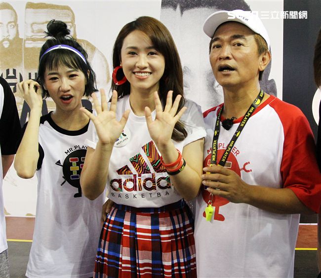 NBA年度最有價值火箭球星「大鬍子」哈登（James Harden），造訪台灣，首次錄綜藝節目初體驗，獻給吳宗憲主持的《綜藝玩很大》。（記者邱榮吉/攝影）