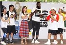 NBA年度最有價值火箭球星「大鬍子」哈登（James Harden），造訪台灣，首次錄綜藝節目初體驗，獻給吳宗憲主持的《綜藝玩很大》。（記者邱榮吉/攝影）