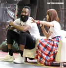 NBA年度最有價值火箭球星「大鬍子」哈登（James Harden），造訪台灣，首次錄綜藝節目初體驗，獻給吳宗憲主持的《綜藝玩很大》。（記者邱榮吉/攝影）