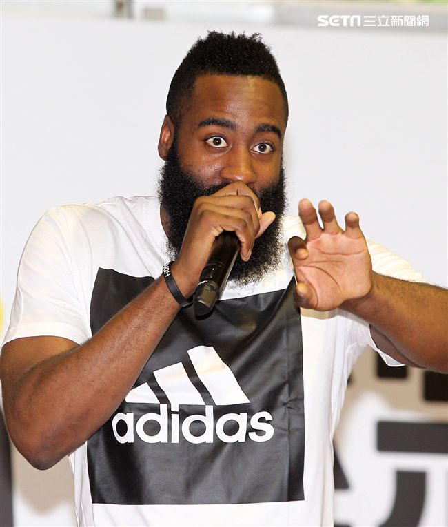 NBA年度最有價值火箭球星「大鬍子」哈登（James Harden）造訪台灣。（記