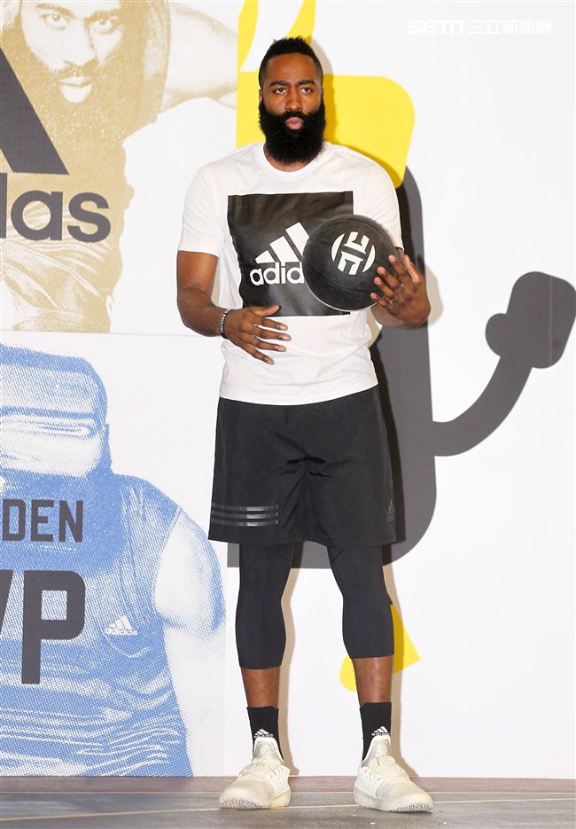NBA年度最有價值火箭球星「大鬍子」哈登（James Harden）造訪台灣。（記