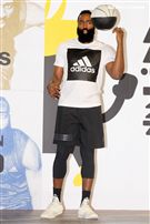 NBA年度最有價值火箭球星「大鬍子」哈登（James Harden）造訪台灣。（記