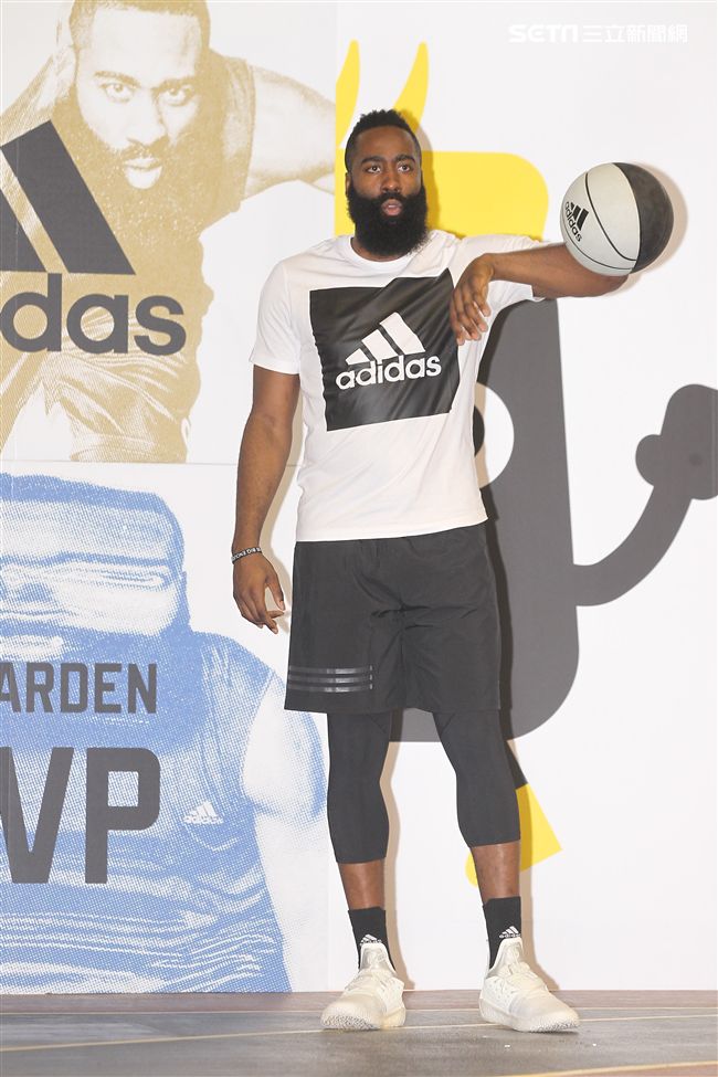NBA年度最有價值火箭球星「大鬍子」哈登（James Harden）造訪台灣。（記