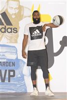 NBA年度最有價值火箭球星「大鬍子」哈登（James Harden）造訪台灣。（記