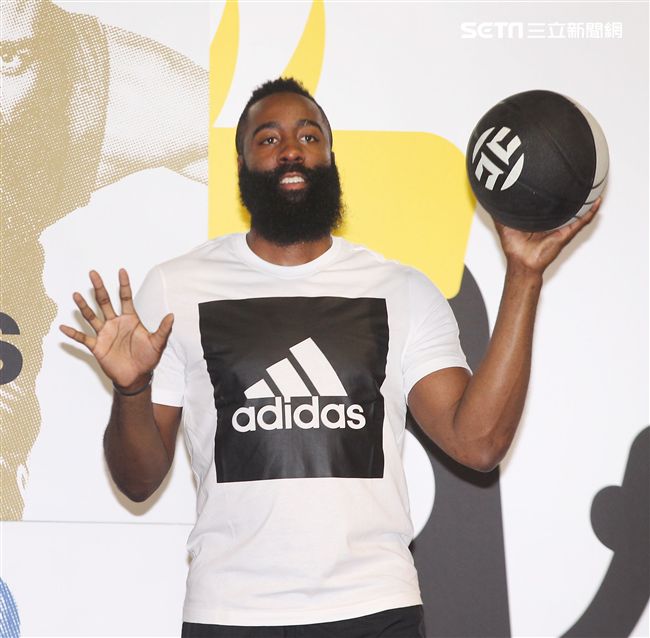 NBA年度最有價值火箭球星「大鬍子」哈登（James Harden）造訪台灣。（記