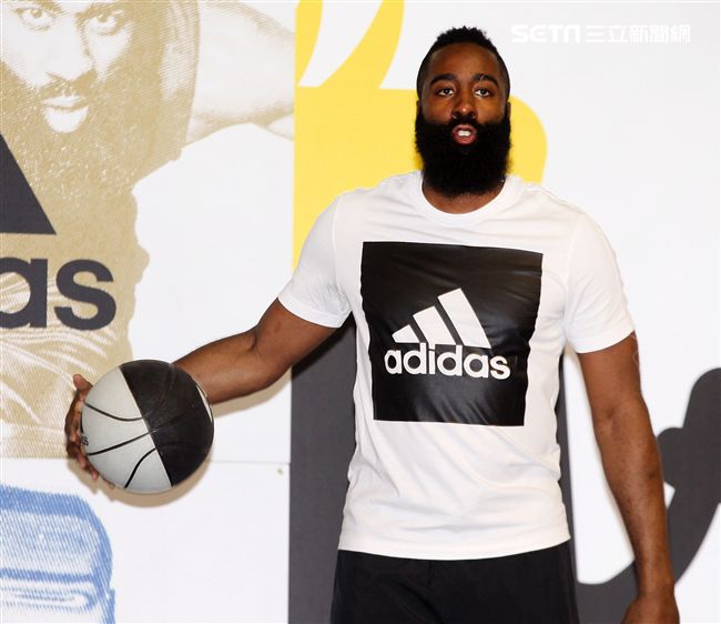 NBA年度最有價值火箭球星「大鬍子」哈登（James Harden）造訪台灣。（記