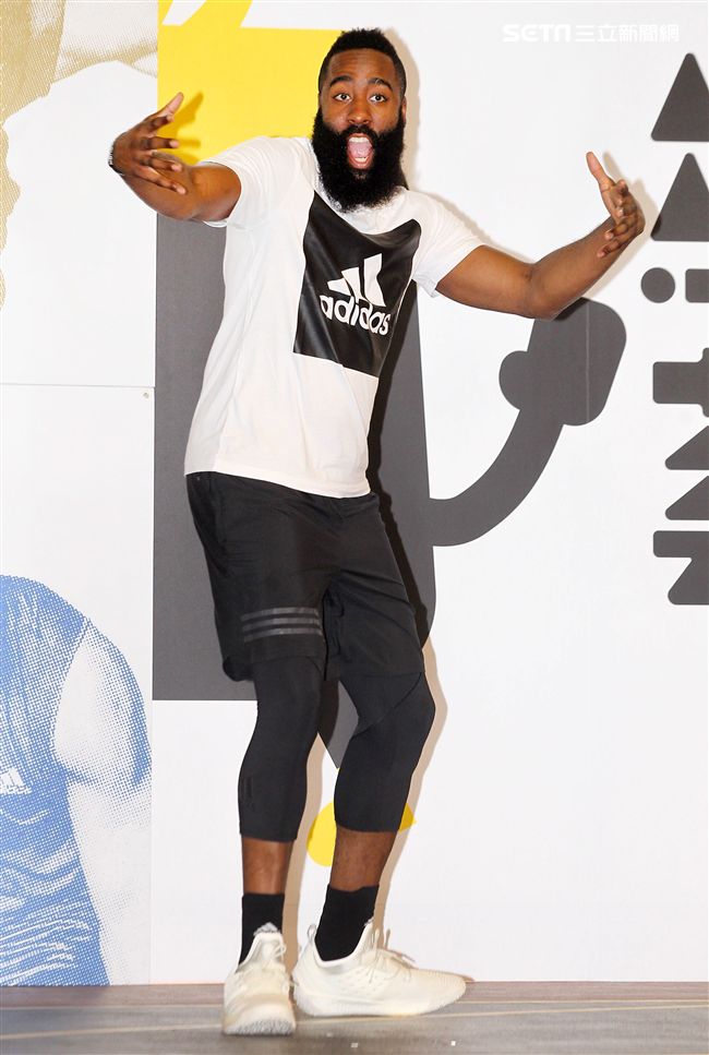 NBA年度最有價值火箭球星「大鬍子」哈登（James Harden）造訪台灣。（記