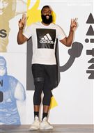 NBA年度最有價值火箭球星「大鬍子」哈登（James Harden）造訪台灣。（記