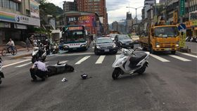 新北市,新店,北新路,中華路,左轉,貪快,車禍