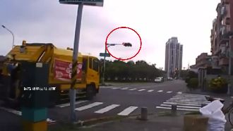 垃圾車當救護車開　5天被拍8次違規