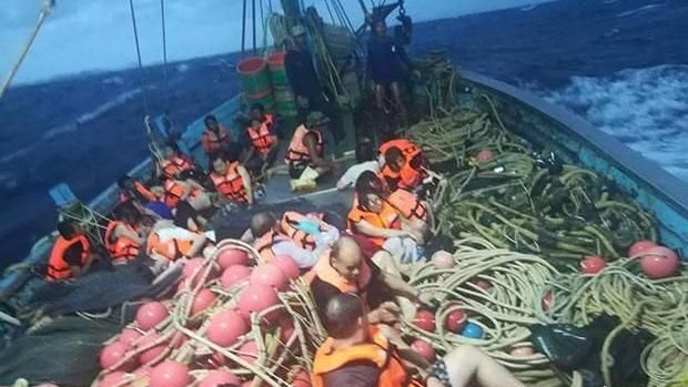 普吉島2船接連翻覆　傳至少7人失蹤