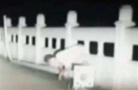 大陸,靈異,失智老人,駕駛　圖／翻攝自梨視頻