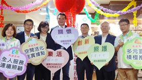 許立明主持高雄市立凱旋醫院日照中心揭牌高雄市立凱旋醫院社區式日間照顧中心5日由代理市長許立明（中）等人主持揭牌，許立明表示，盼讓長輩能在地安養、在地老化及尊嚴快樂生活。中央社記者陳朝福攝　107年7月5日