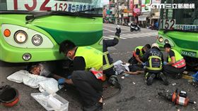台中豐原死亡車禍、騎士搶快撞公車卡車底亡（圖／翻攝畫面）
