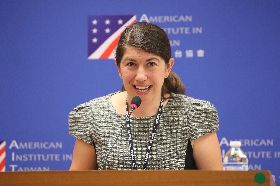 AIT新任發言人孟雨荷主持記者會