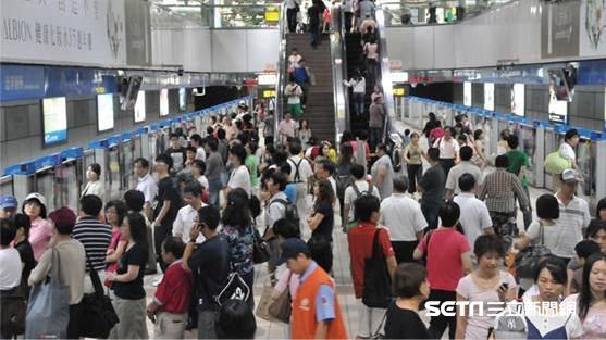 北北基下午停班課　捷運加密班距疏運