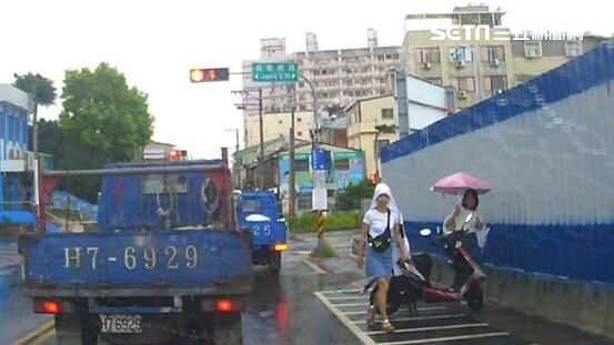 台警暖救援　濕身日正妹讚：最美回憶