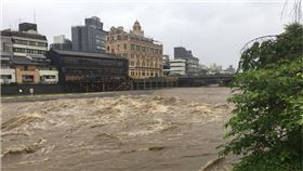 日豪雨成災釀3死3失蹤　52萬人接獲撤離指示　圖／翻攝推特