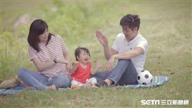 當心成人才是日本腦炎感染的高風險族群，醫師呼籲接種疫苗是預防日本腦炎最有效的方式。（圖／公關照）