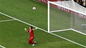 ▲烏拉圭門將穆斯雷拉（Fernando MUSLERA）出現脫手重傷害。（圖／美聯社／達志影像）