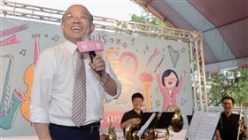 蘇貞昌樹林山佳車站出席音樂會民進黨提名新北市長參選人蘇貞昌（左）30日參加在樹林山佳火車站前舉辦的「夏日巧生活－NTSO音樂會」，現場提出政策願景，表示要做到景點串連，帶動地區觀光。（蘇辦提供）中央社記者黃旭昇新北市傳真　107年6月30日