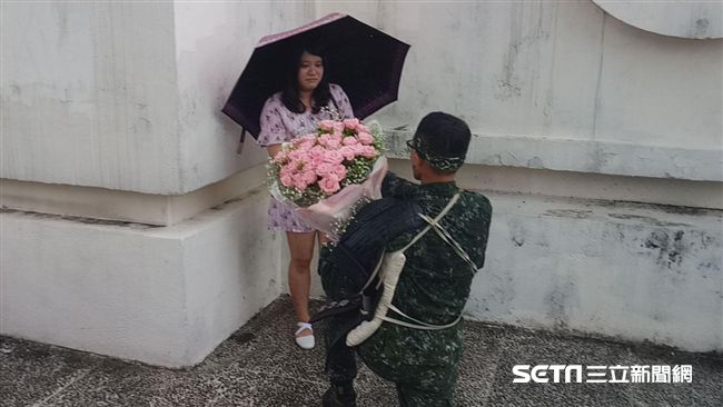 國軍刺槍展戰力！學員趁機下跪求婚