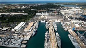 美海軍考慮戰艦延壽美國海軍擬延長所有艦艇的壽命。圖停靠在珍珠港的美國軍艦。（取自美國海軍官網）中央社記者曹宇帆洛杉磯傳真  107年6月8日