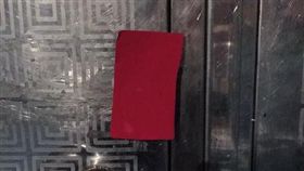 門被貼紅紙！網勸不能撕　曝嚴重後果
圖翻攝自爆廢公社