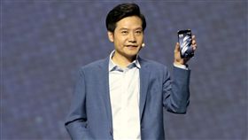 小米上市造富  雷軍可望晉身中國第4富中國大陸手機商小米集團3日申請在香港上市，將再寫造富神話。根據陸媒估算，如果集資順利，小米董事長雷軍（圖）可望晉身中國第4大富豪；小米5499名員工平均每人可望分到約新台幣4650萬元。（中新社提供）中央社  107年5月4日