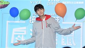 李玉璽長「唇皰疹」，一笑就裂，痛苦難耐。