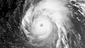 NOAA公布太空照　颱風瑪莉亞結構「超厚實」（圖／翻攝自推特）