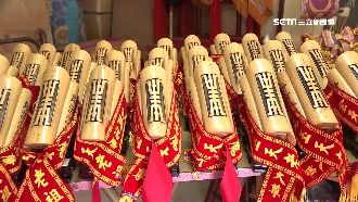 想升官發財？小金棺請回家民眾讚靈驗