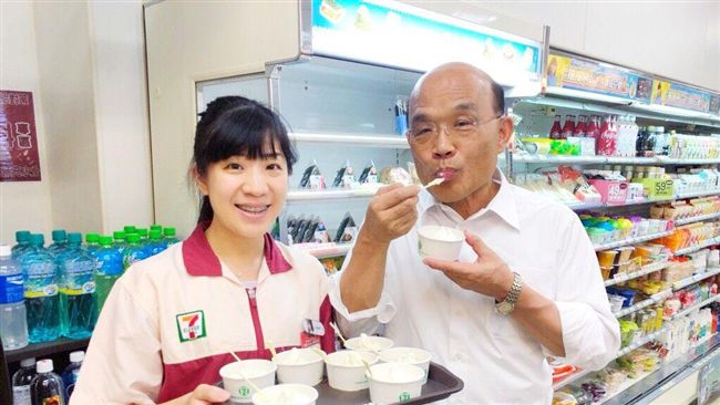 電火球爆汗跑攤　正妹店員這樣幫消暑