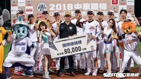 中職明星賽賽後頒獎白隊團隊總錦標。 （圖／記者林敬旻攝）