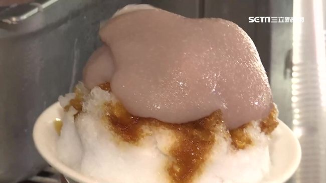 猛男老闆純手工　綿密芋泥冰似瀑布