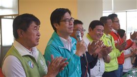 陳其邁扮演地表最強母雞　獲跨黨派里長支持（圖／翻攝畫面）