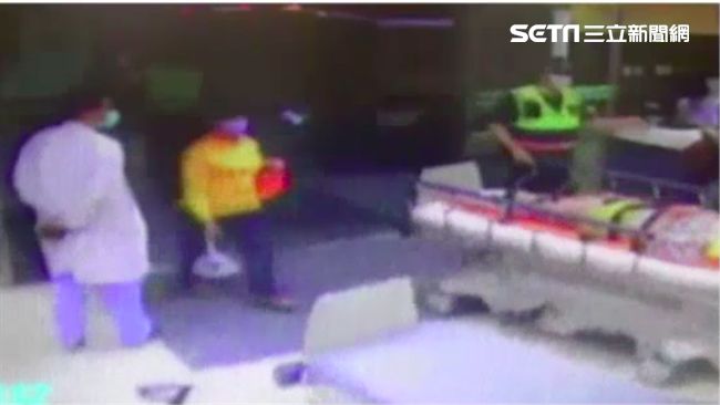 追砍前妻突停手　惡夫叫救護車獲減刑