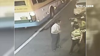 不滿乘客按鈴不下車　司機開慢車報復