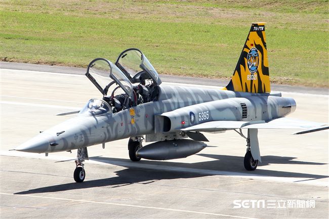 F-5虎斑彩繪機 記者邱榮吉攝