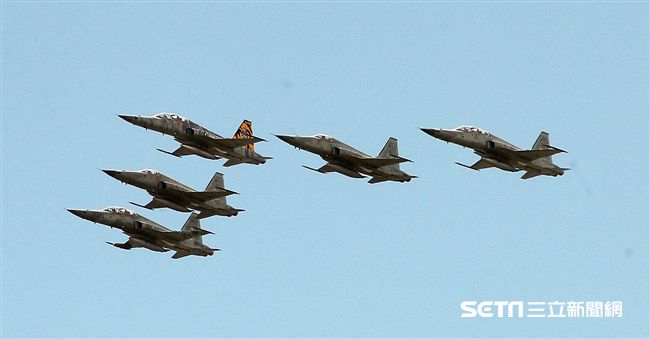 F-5虎斑彩繪機 記者邱榮吉攝