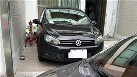 台南,善化,亂停車,透天厝,車庫。翻攝自爆廢公社