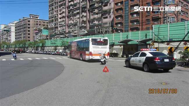 老婦迎面撞公車　人腦血腫西瓜竟沒破