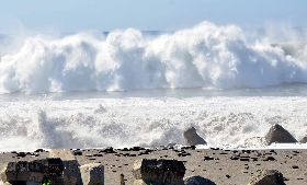 台東沿海浪花2層樓高（1）