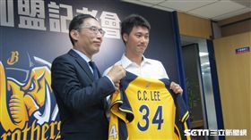 ▲李振昌加盟中信兄弟。（圖／記者蕭保祥攝）