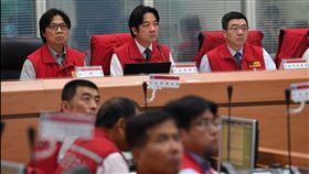 行政院長賴清德10日赴中央災害應變中心視察。（圖／行政院提供）