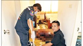 加國男陳屍家中　愛狗「嘴邊滴血」...餓到啃掉半個屍體(圖/翻攝自每日郵報)