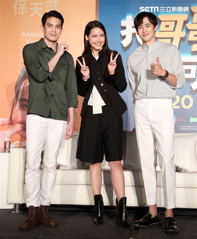 泰國電影「把哥哥退貨可以嗎」男女主角Sunny、YaYa、尼坤，不畏台風抵台宣傳。（記者邱榮吉/攝影