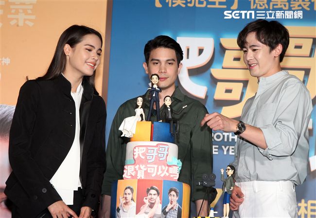 泰國電影「把哥哥退貨可以嗎」男女主角Sunny、YaYa、尼坤，不畏台風抵台宣傳。（記者邱榮吉/攝影