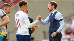 英主帥背心爆紅！竟有博物館想收藏
世足,世界盃,英格蘭,Gareth Southgate,索斯蓋特,背心,倫敦博物館
英格蘭足協推特